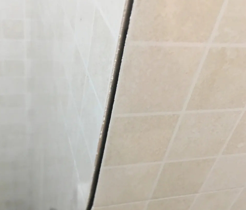 白玉瓷砖空鼓维修公司分享阳台瓷砖脱落的修复过程可以分为以下几个步骤